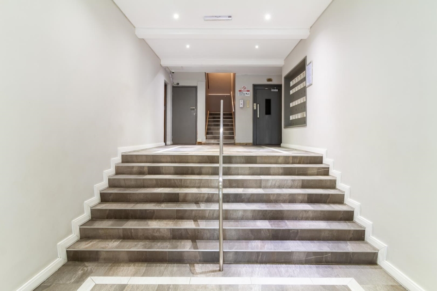 1 Bedroom Property for Sale in Sea Point Western Cape